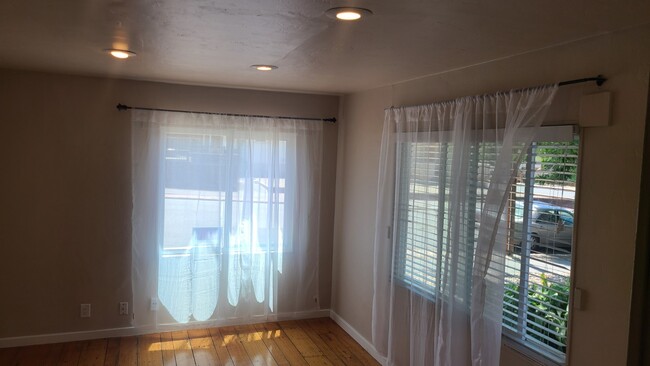 Living room - 175 W I St