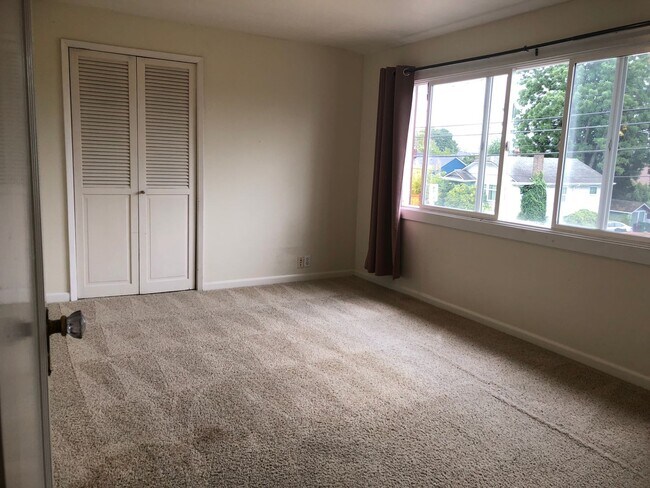 Building Photo - 406 NE 80th St