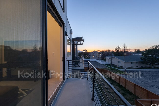 Building Photo - 1541 E Talo Ct