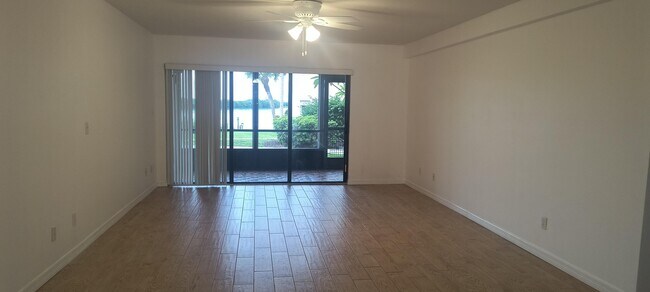 Building Photo - 1611 Minutemen Causeway