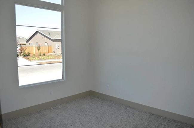 Building Photo - 2430 Bastidas Dr