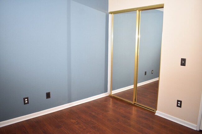 Building Photo - 3 bd 2.5 ba, Condo With Community Pool (Chula Vista, 91910)