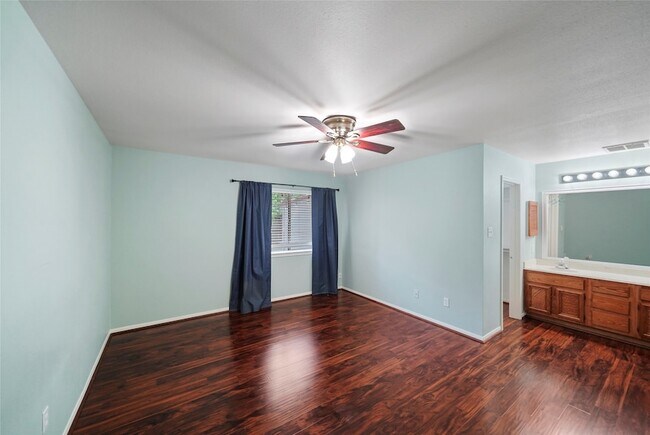 Building Photo - 17206 Park Lodge Dr