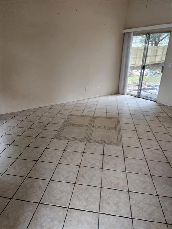 Building Photo - 2747 Kavalier Dr