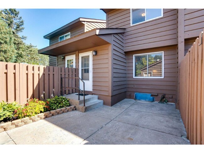 Building Photo - 2458 Crestwood Dr