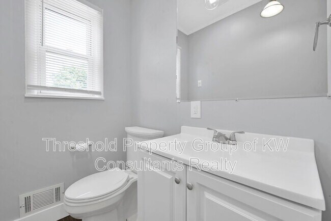 Building Photo - 342 E Morrill Ave