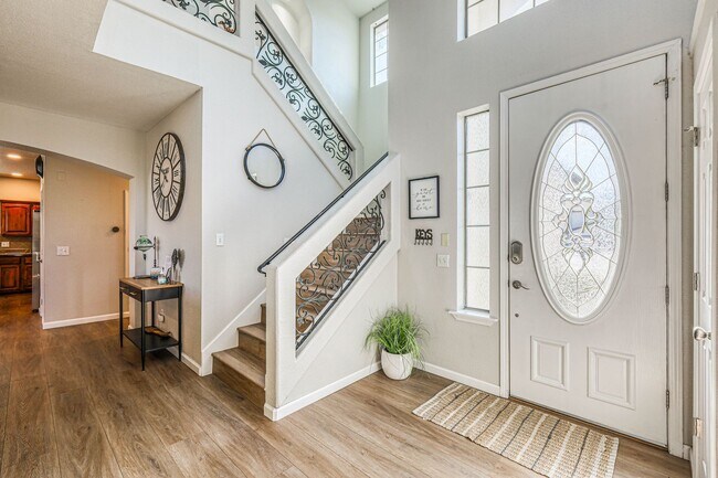 Building Photo - Beautiful Westside home FURNISHED with 4 b...