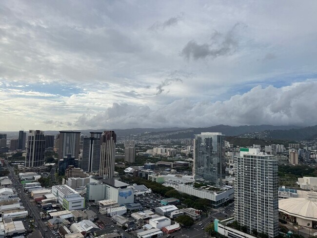 Building Photo - Aalii - High Floor Fully Furnished One Bed...