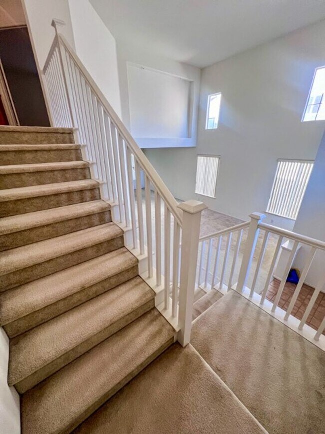 Building Photo - Large 4 bedroom Murrieta home with a loft ...