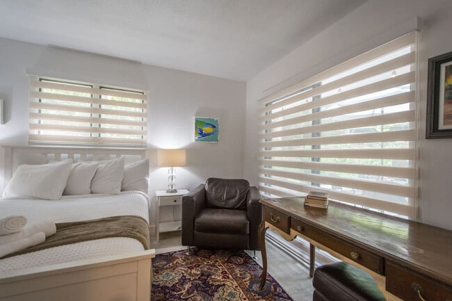 Building Photo - 2750 Holly Hill Dr