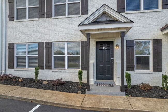 Building Photo - 515 Cely Ln