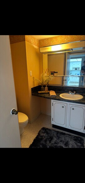 Building Photo - 18011 Biscayne Blvd