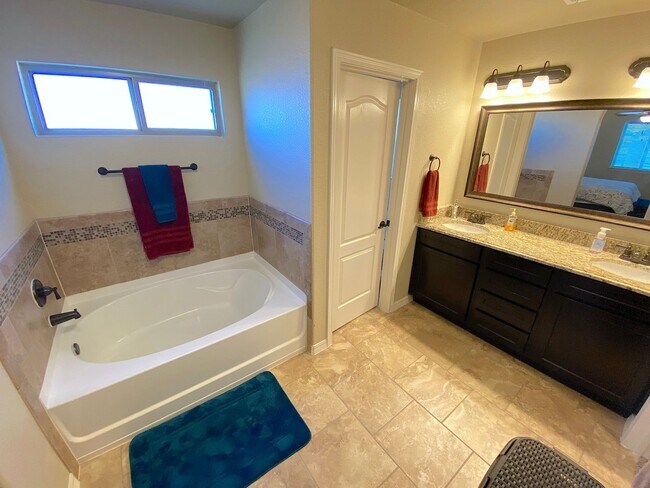 Building Photo - East El Paso 3 bed Refrig A/C w/ Gorgeous ...
