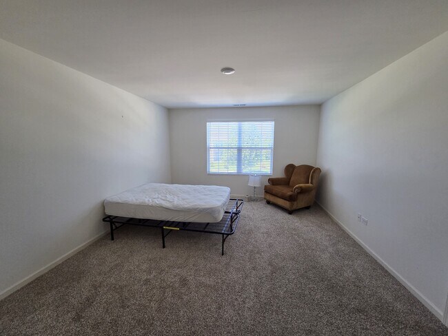 Building Photo - 1801 Turtle Creek Dr