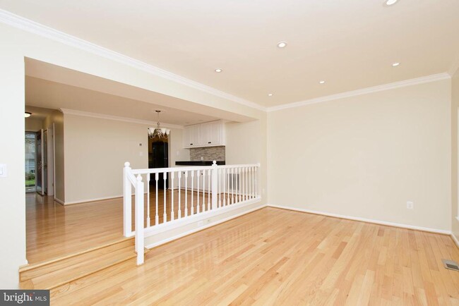 Building Photo - 6136 Summer Park Ln