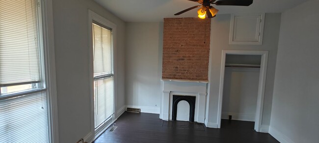 Building Photo - 4 BR / 2 BA Home close to VCU, Large kitch...