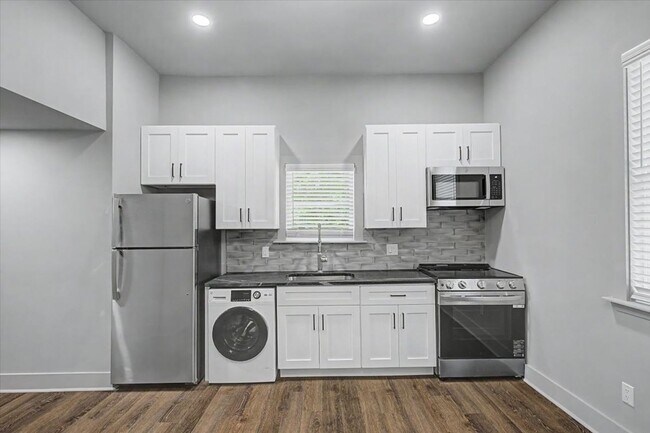 Building Photo - Completely redone 1 bedroom - move in special