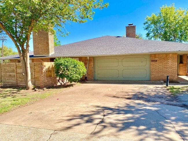 Primary Photo - Large 2 Bed 2 Bath off NW 63rd & N. Villa ...
