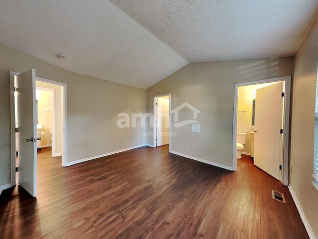 Building Photo - 3131 Fayburrow Dr