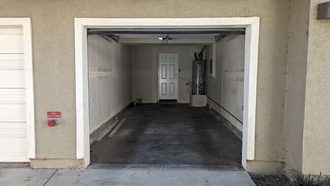 Building Photo - Large condo available for rent