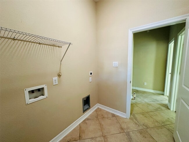 Building Photo - 21927 Field Green Dr