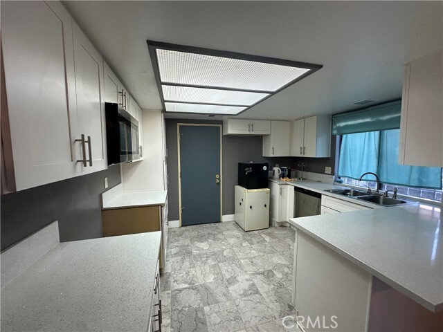 Building Photo - 551 Tullock St