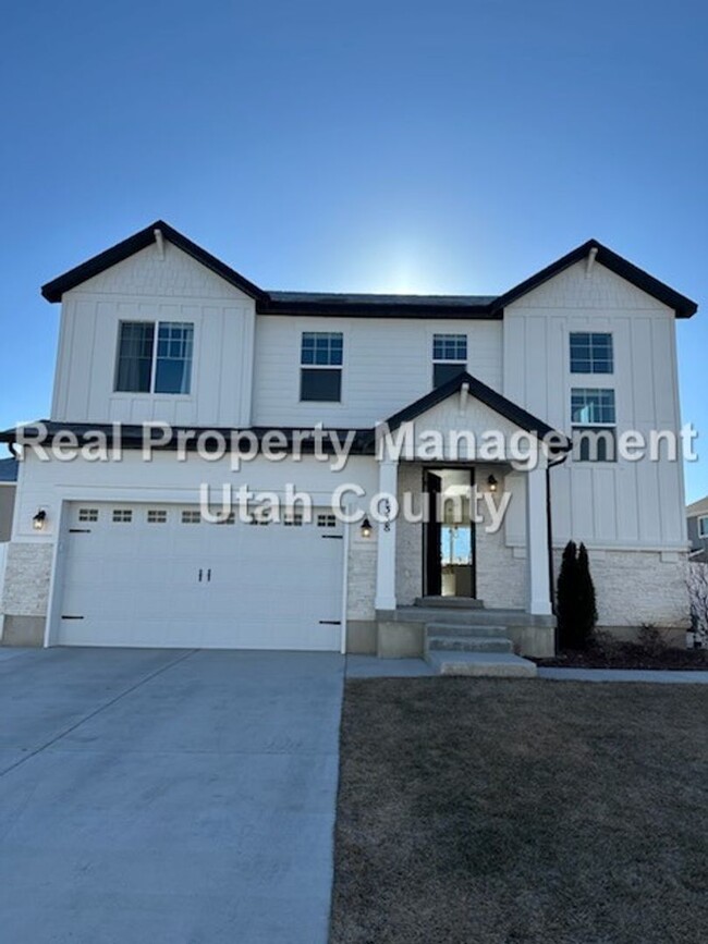 Building Photo - Large Home on Arrowhead Trail