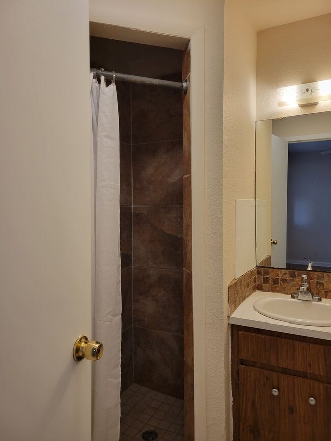 Building Photo - Two-Bedroom Home with Bonus Room in Winter Haven