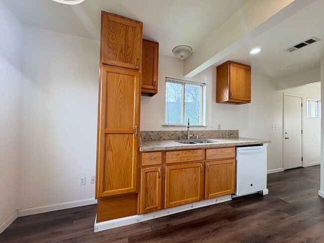 Building Photo - Recently Updated