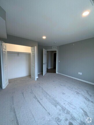 Building Photo - 200 Larkspur Ln