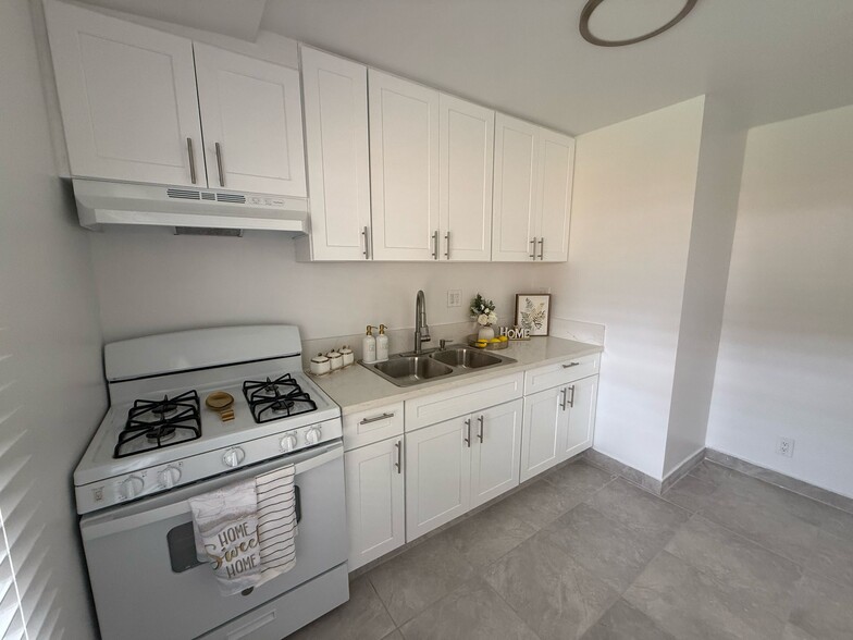Building Photo - 10408 Edison Way
