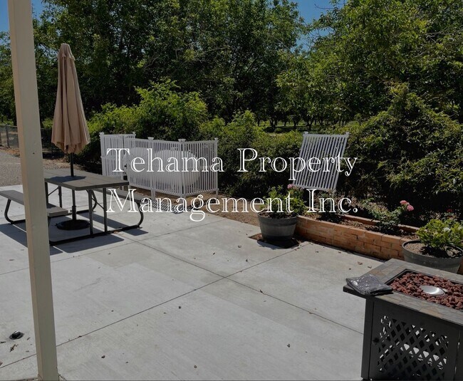 Building Photo - 2 bed 2 bathroom home in the El Camino/Gerber Area Available Unfurnished or Furnished