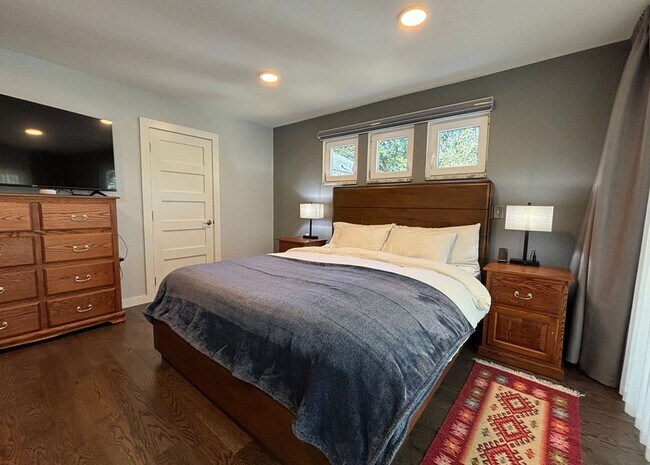 Building Photo - Available 7/10. Gorgeous Custom-Built 3 BR/3.5 BA Home on HUGE Corner Lot in Old Mt Pleasant!