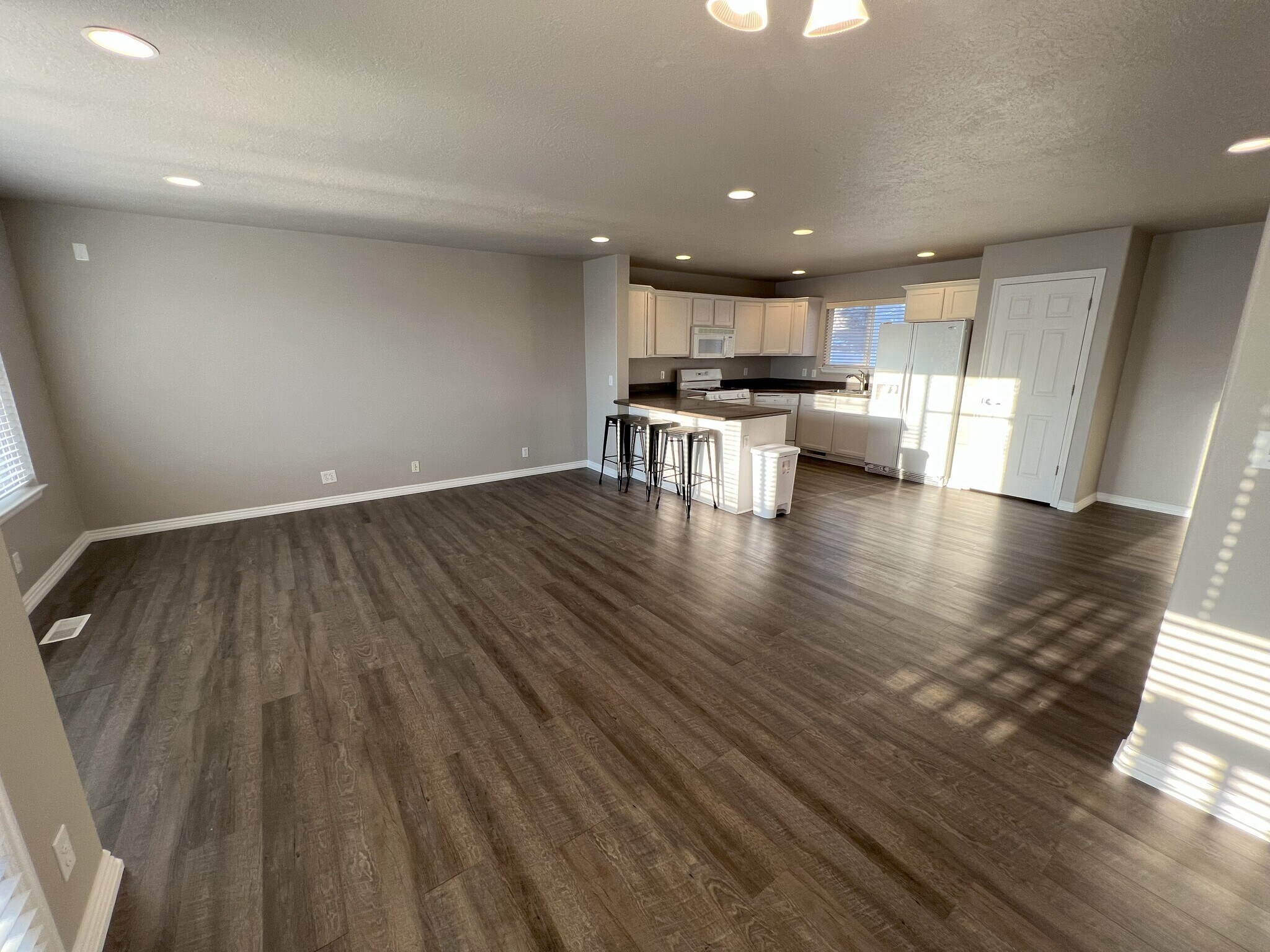 Dining - 1251 Alpine Way