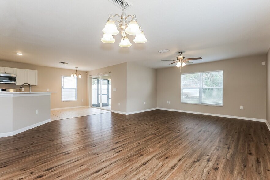 Building Photo - 10721 Shady Preserve Dr