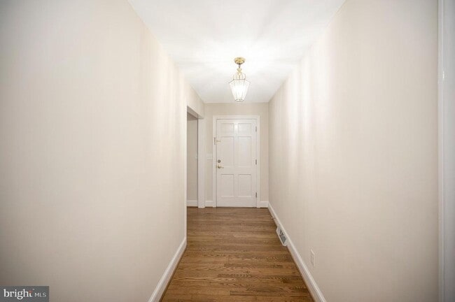 Building Photo - 1732 Beverly Dr