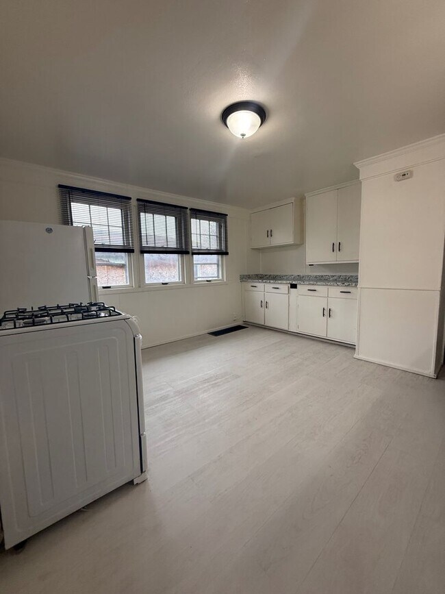 Building Photo - 5116 N 32nd St