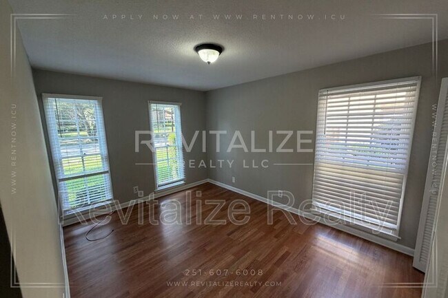 Building Photo - 1504 Dauphin St