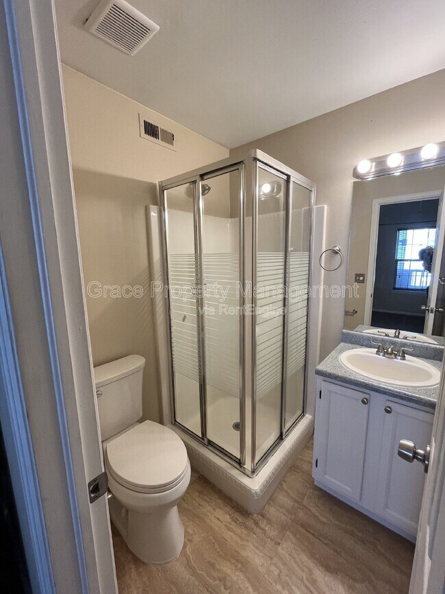 Building Photo - 5708 W Asbury Pl