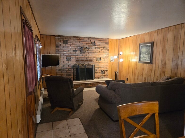 Cabin 2 Livingroom W/Fireplace - 165 E White Mountain Blvd