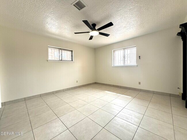 Building Photo - 142 Clairemont Rd