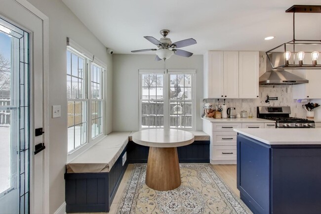 Building Photo - 9 Monroe Ct