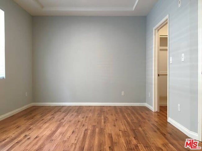 Building Photo - 12712 Moorpark St