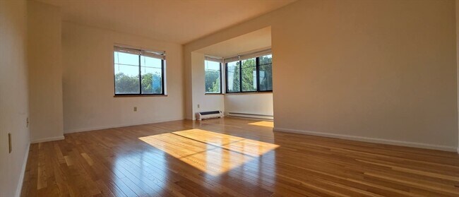 Building Photo - 200 Ledgewood Dr