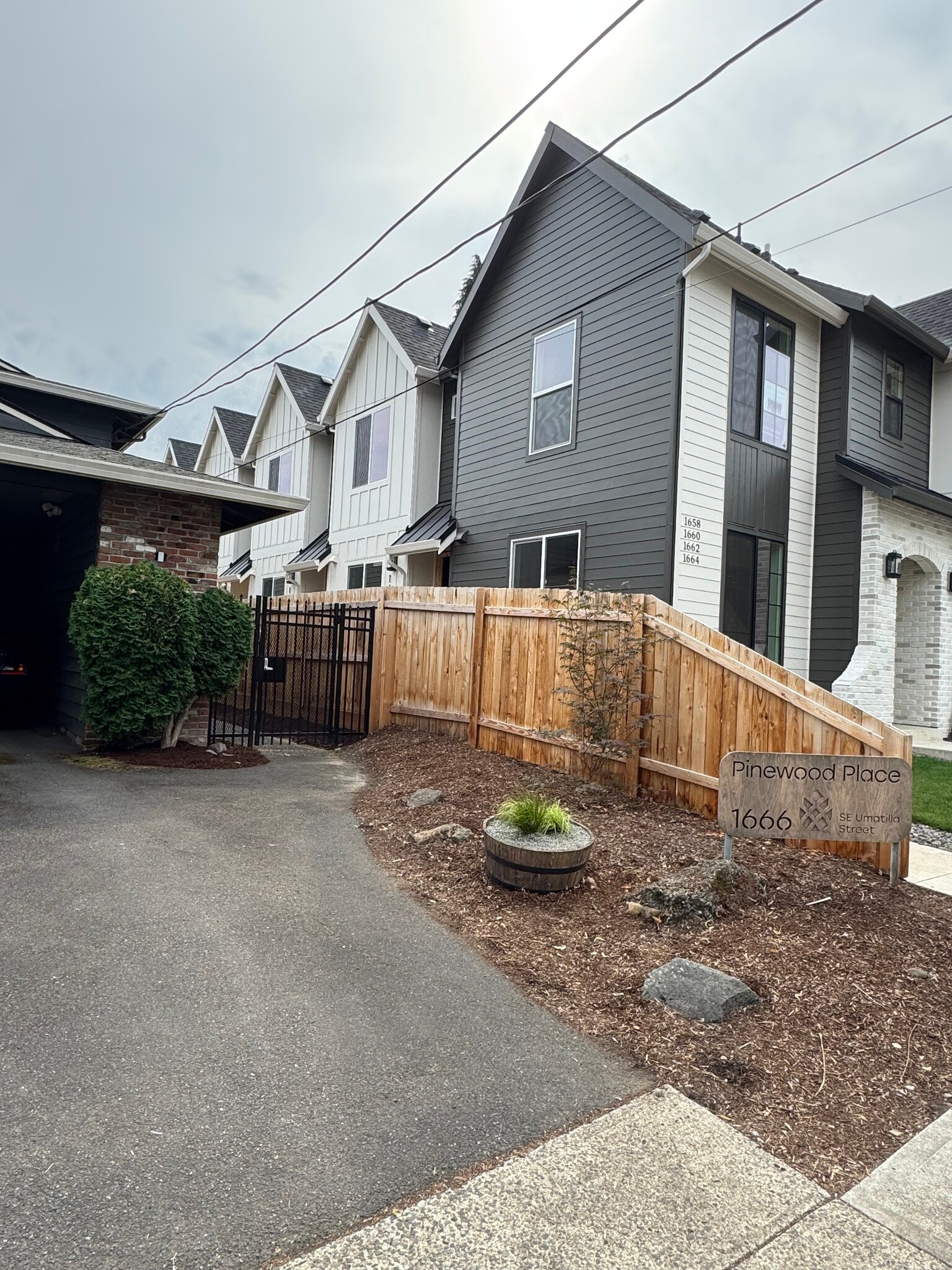 Building Photo - 1666 SE Umatilla St