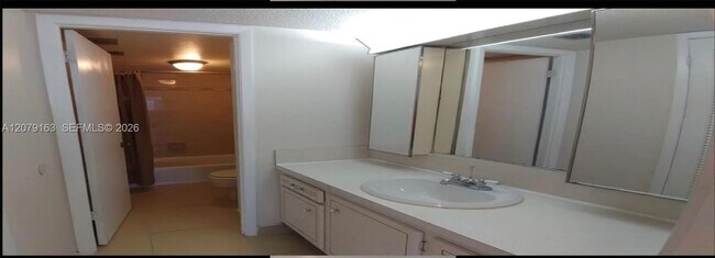 Building Photo - 18011 Biscayne Blvd