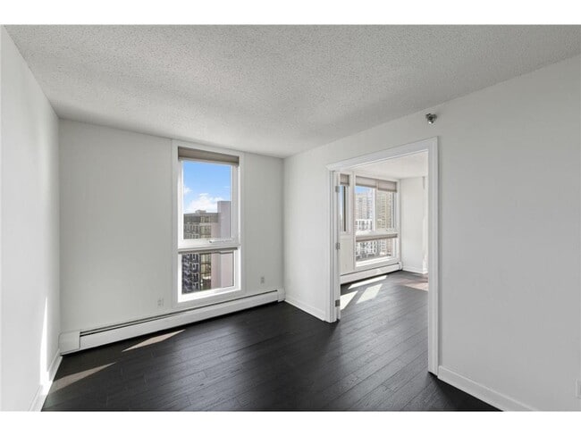 Building Photo - 433 S 7th St