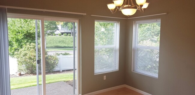 Building Photo - 3br/2.5ba Townhome with 2-Car Garage + Bonus Room  ** Central Heat & AC **