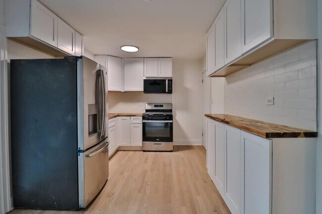 Building Photo - 30W162 Claymore Ln