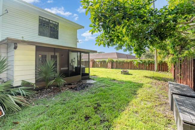 Building Photo - 3118 Manor Dr NE